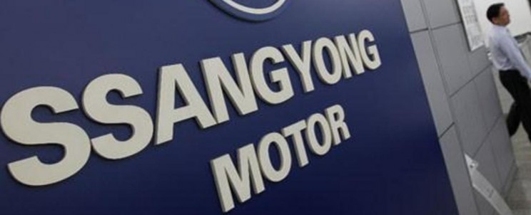 ssangyong-motor-walks-past-the-companys-l